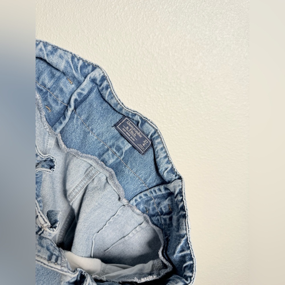 Abercrombie & Fitch Light Blue Denim High Rise Jeans with Belt Women’s Size 27/4 - Picture 7 of 7